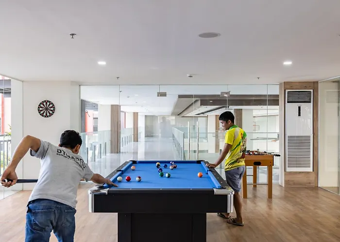 Bright And Stylish With Pool View And Balcony