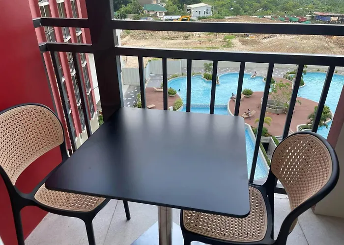Aparthotel Bright And Stylish With Pool View And Balcony Lapu-Lapu City