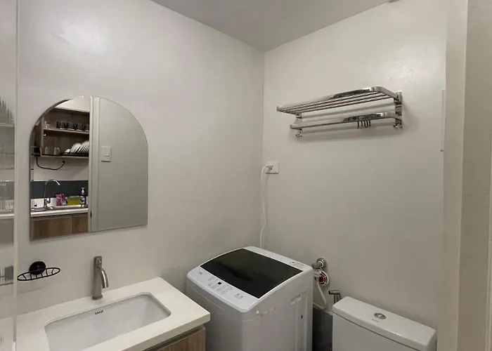 Aparthotel Bright And Stylish With Pool View And Balcony Lapu-Lapu City
